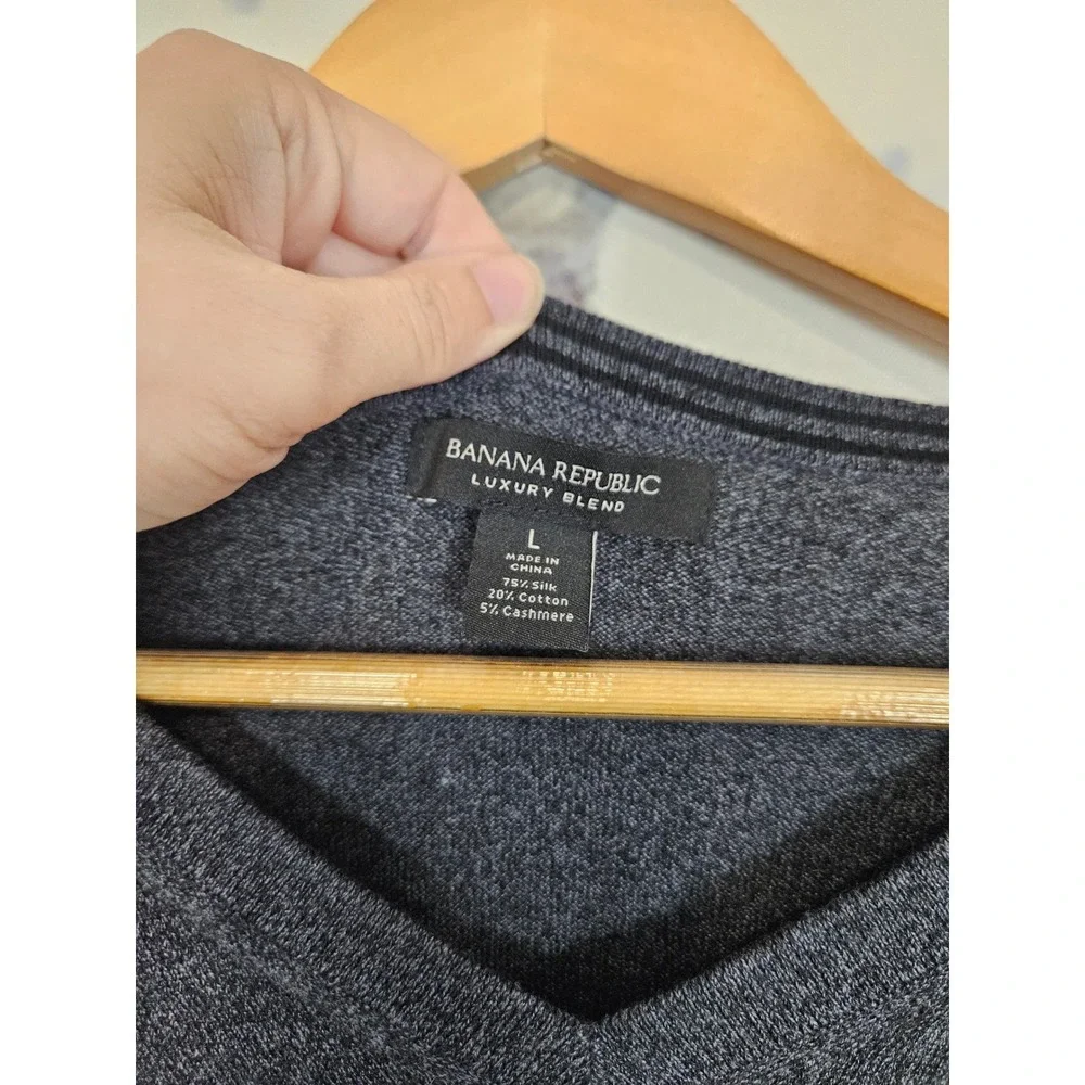 Banana Republic V-Neck Sweater Large Charcoal Gray‎ Silk Cashmere Blend Luxury L